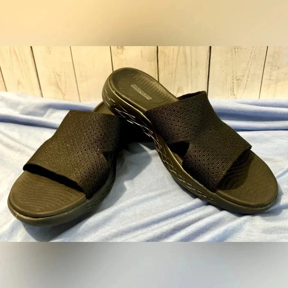 Skechers Shoes - Sketchers women’s black slip on goga mat shoes size 10